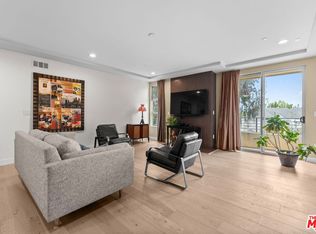 5525 W Olympic Blvd UNIT 302, Los Angeles, CA 90036