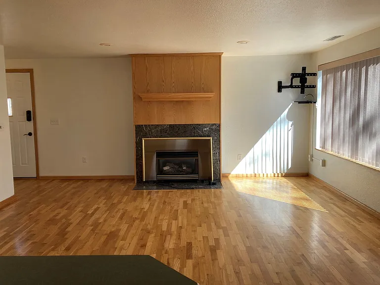 700 S 46th Ave — Photo 8