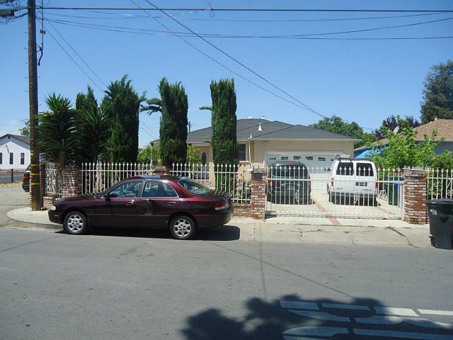 1st image of 315 Azalia Dr