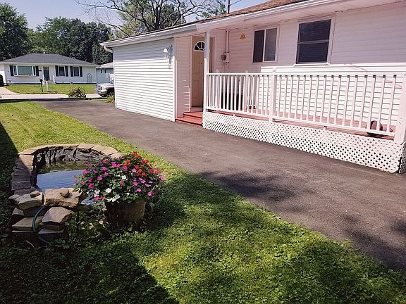 3rd image of 1625 Vine Ct