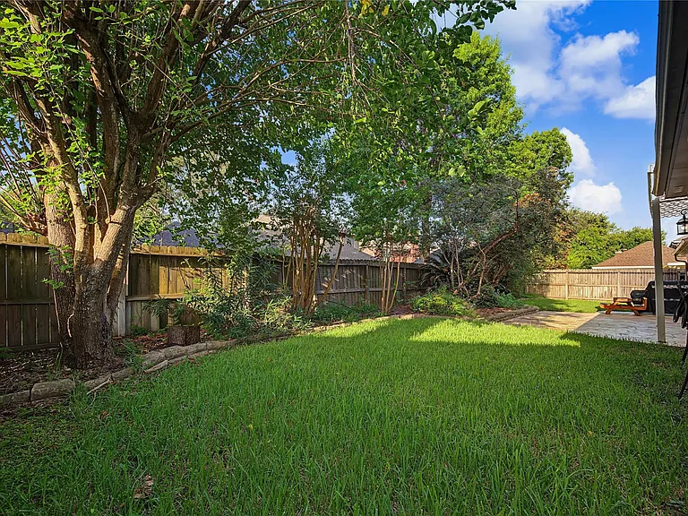 14135 Swallowfield Dr — Photo 44