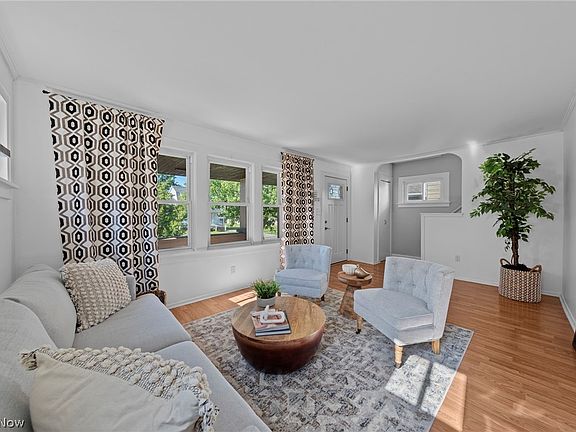 5th image of 3423 Russell Ave