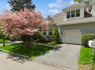 11 Pond View Ln, Ossining, NY 10562