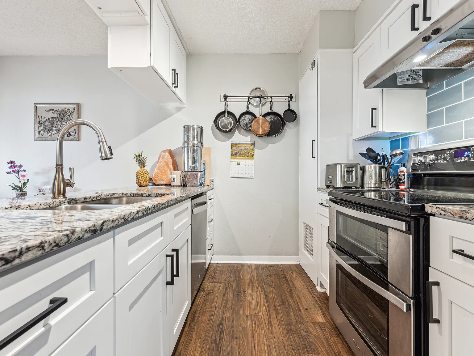 2 bed, 900 sqft, $2,100 — Photo 4
