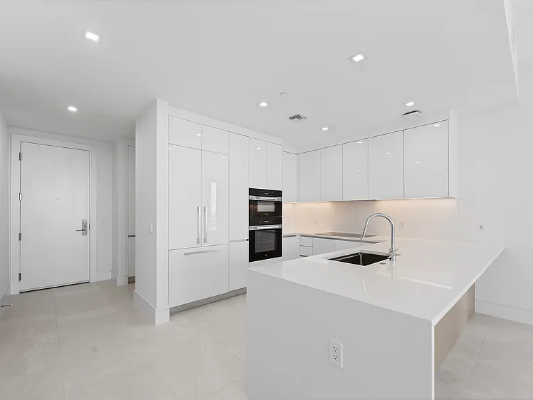 220 Lake Shore Dr #811 — Photo 3