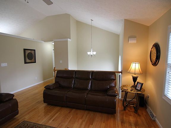 5th image of 269 Stratford Pl