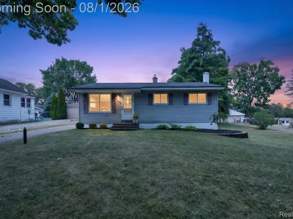 2460 Massena St, Commerce Township, MI 48382
