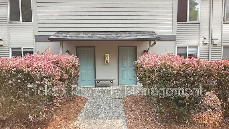 2 bed, 1.5 bath, 850 sqft, $1,695 — Photo 1