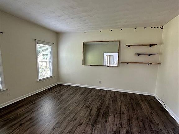 3rd image of 914 Keeling Dr