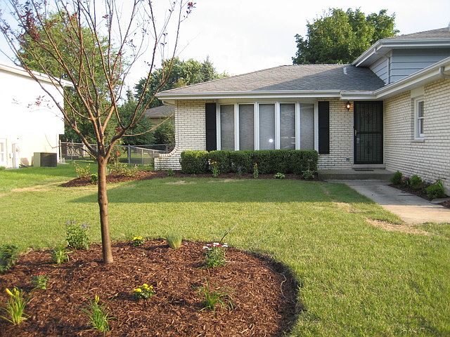 2nd image of 1901 Holly Ave