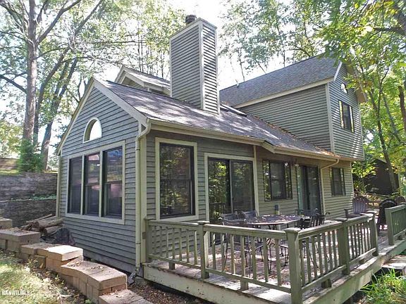 3rd image of 23 Belden School Ln
