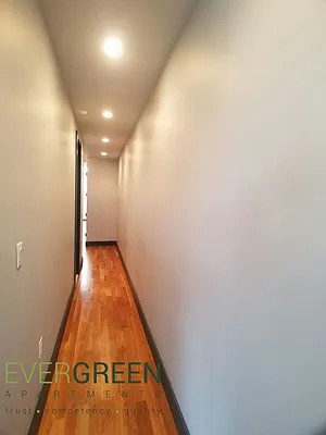 Rented by Evergreen Apartments BK | media 28