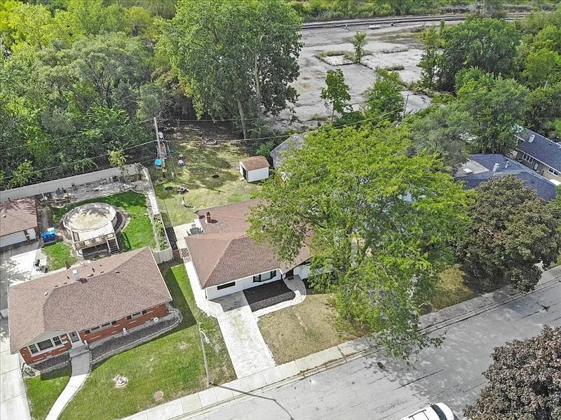16668 Thornton Ave photo 1