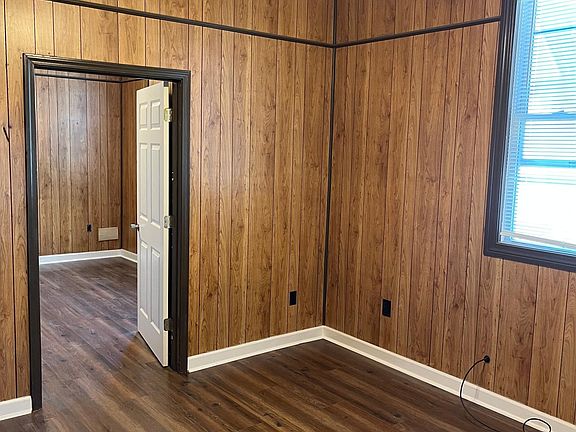 3rd image of 3938 Franklin Ave