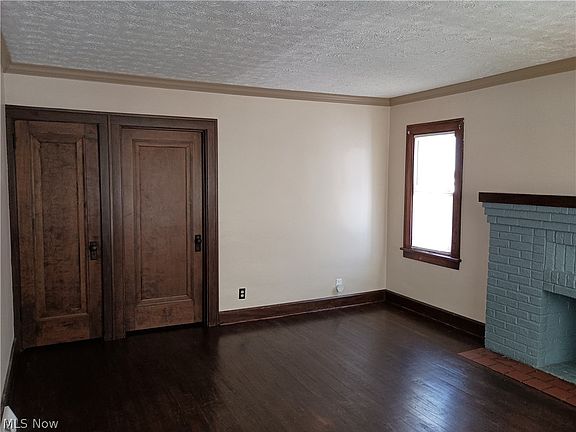 5th image of 212 Curry Pl