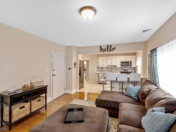4th image of 87 Grove Ave #B
