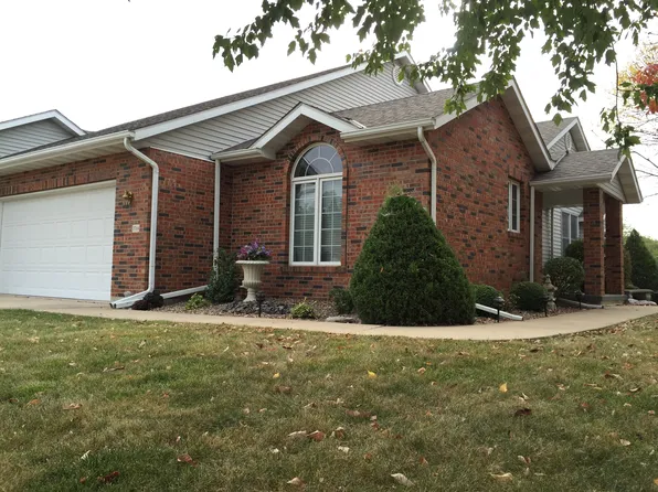 2704 Kings Pointe NE, Quincy, IL 62305