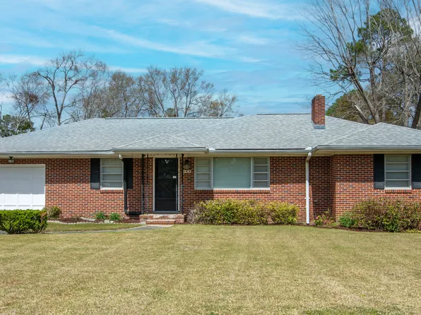 209 N Edgewood Dr, Statesboro, GA 30458