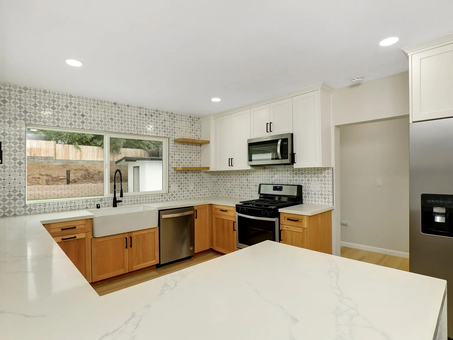 7 bed, 2600 sqft, $7,000 — Photo 4