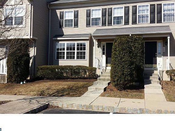 2nd image of 1702 Briarwood Ct
