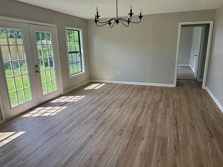 411 N Baron St — Photo 11