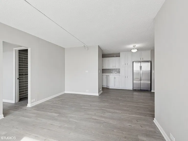 2740 N Pine Grove Ave #17H — Photo 9