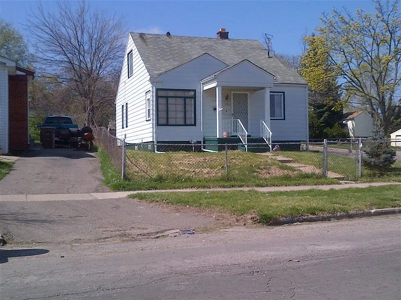 30 Earlmoor Blvd photo 1