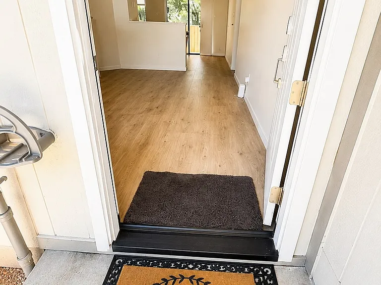 843 Falcon Way — Photo 3