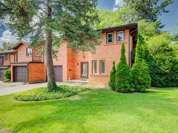206 Candlewood Cres #9, Waterloo, ON N2L 5Y9