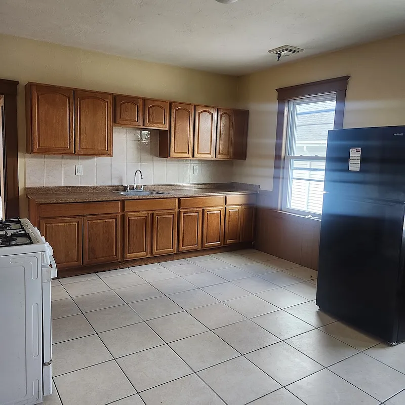 3 bed, $2,200 — Photo 1