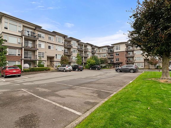 3rd image of 46289 Yale Rd #206