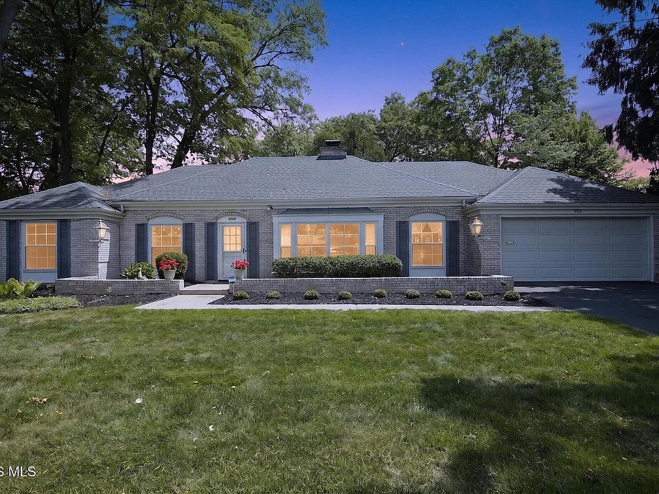 1st image of 3860 Surrey Rd