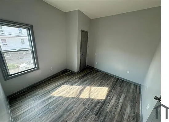 124 Fleming Ave #2R — Photo 5
