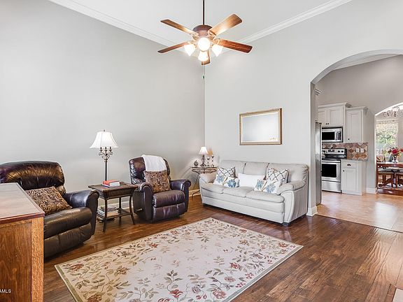 3rd image of 104 Braxton Dr