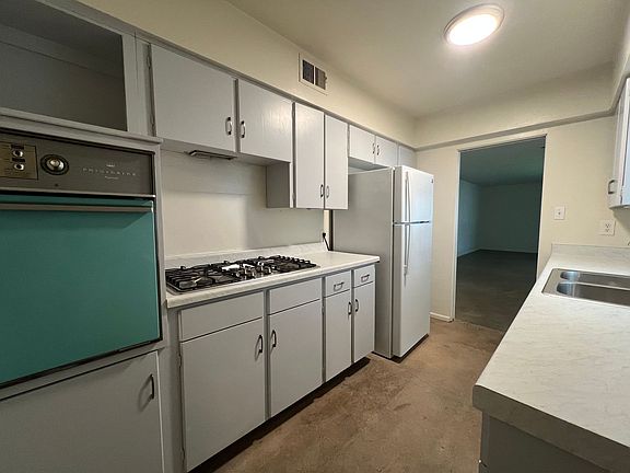 3rd image of 320-330 W Medlock Dr #320-103
