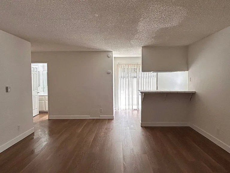 1920 Curtis Ave — Photo 17