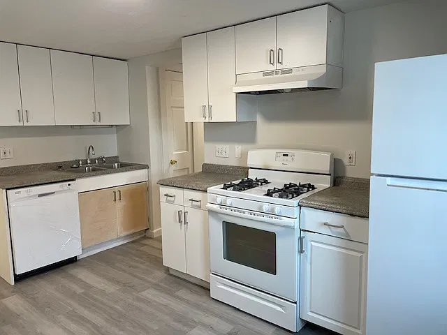 2 bed, 1000 sqft, $1,900 — Photo 2