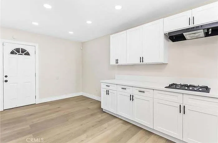 202 E 18th St #B — Photo 3