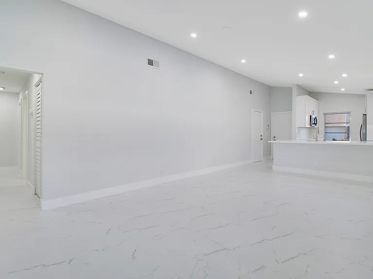 8055 Sweetbriar Way — Photo 9