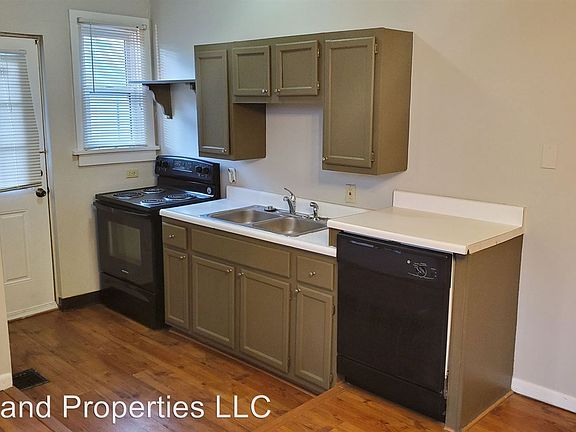 3rd image of 9438 Romaine Ave