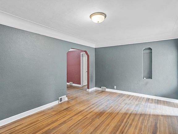 5th image of 1041 6th St E