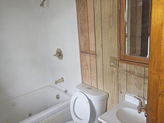 5th image of 840 Highland Ave APT 2