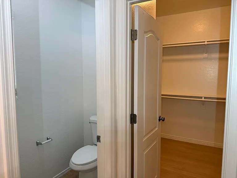 1682 E Fontana Dr — Photo 8