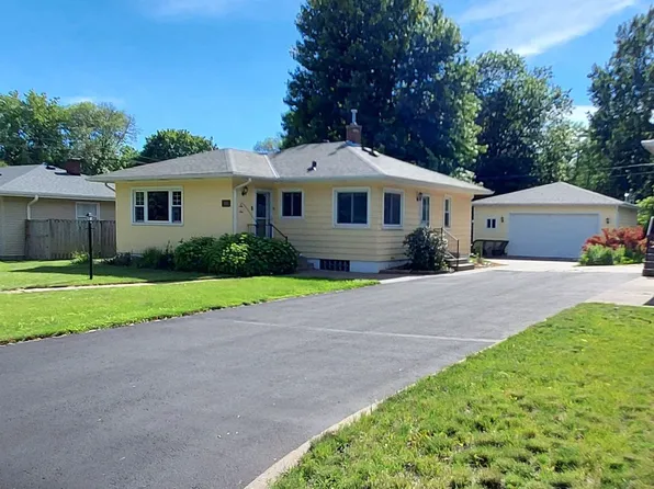 219 12th St S, Hudson, WI 54016