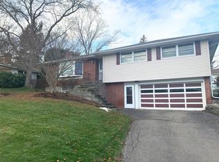12 Canterbury Dr, Endicott, NY