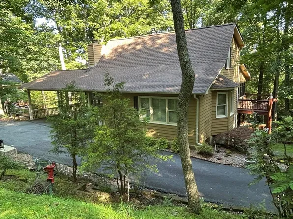 705 Laurel Ridge Dr, Ellijay, GA 30536