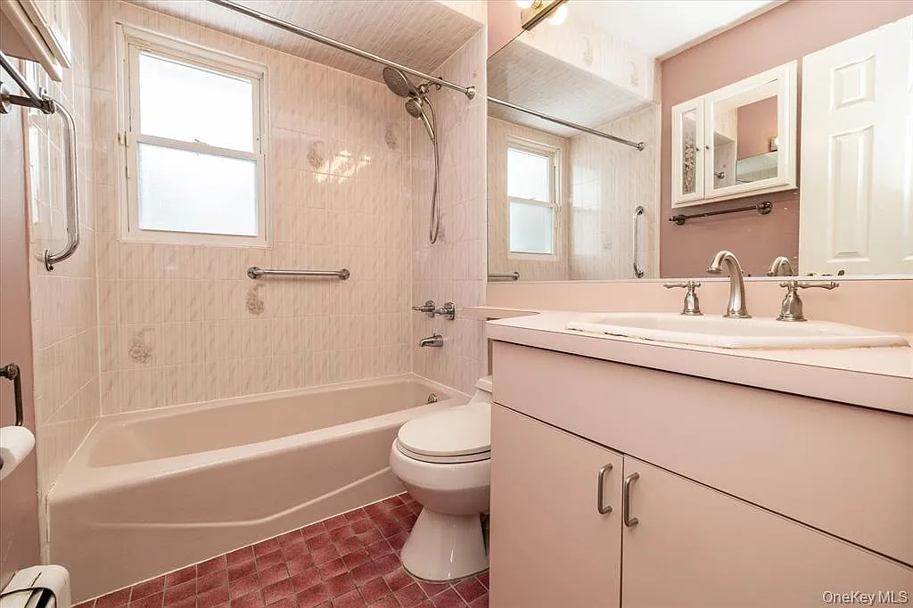 3 bed, 1300 sqft, $4,300 — Photo 4
