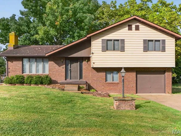 8 Lilac Dr, New Baden, IL 62265