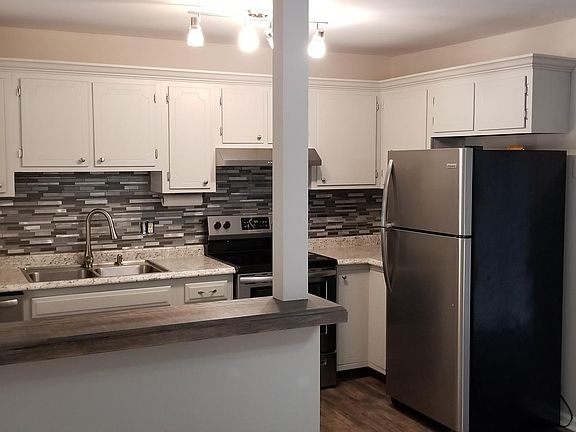2nd image of 606 Olde Greenwich Cir