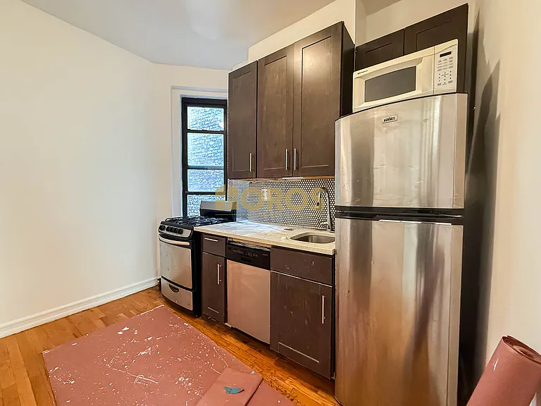 324 E 13th St #15 — Photo 3